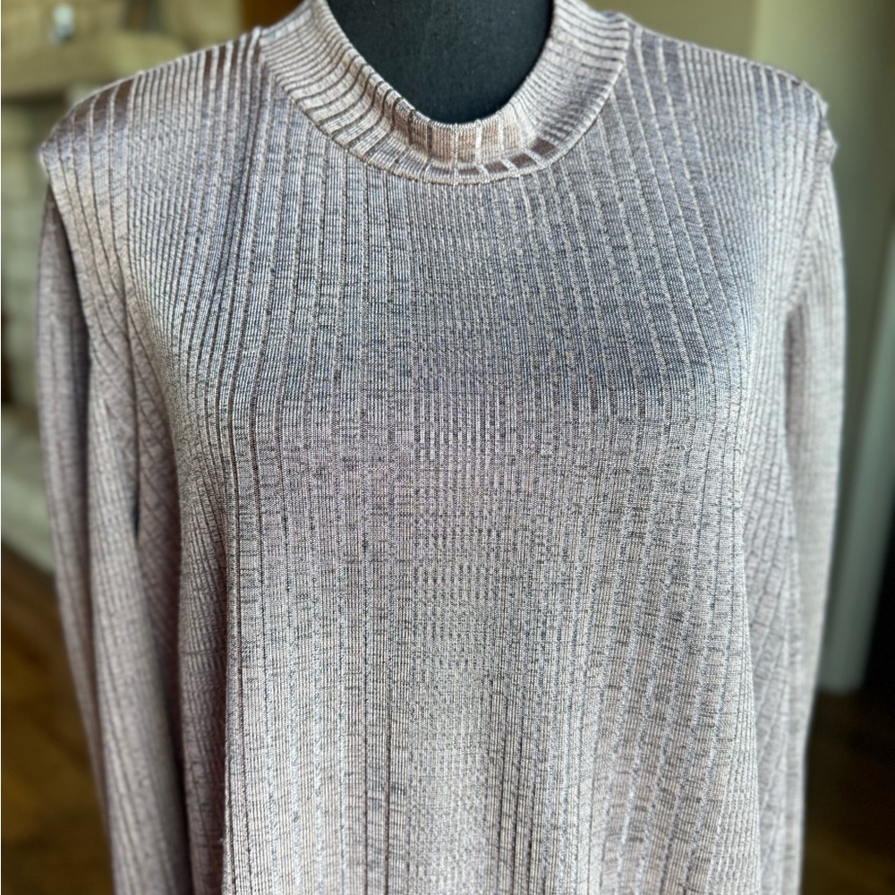 Signature Collection Cold Shoulder Top - Picture 3 of 10